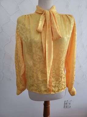 Vintage Evan Picone Pu**ybow Tie Up Blouse • Golden Yellow • Size 8